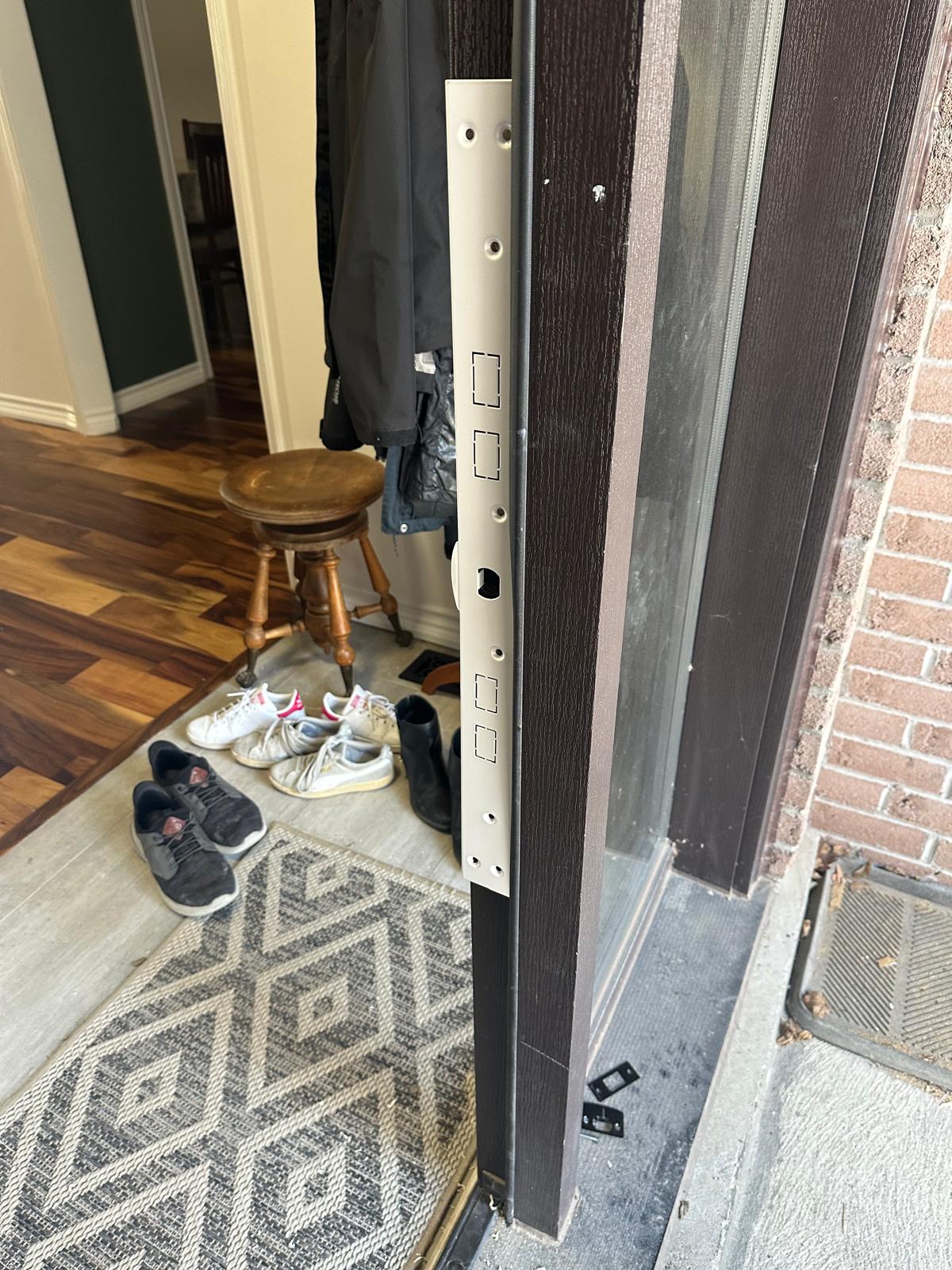 Multipoint entrance door edge and frame during hardware work