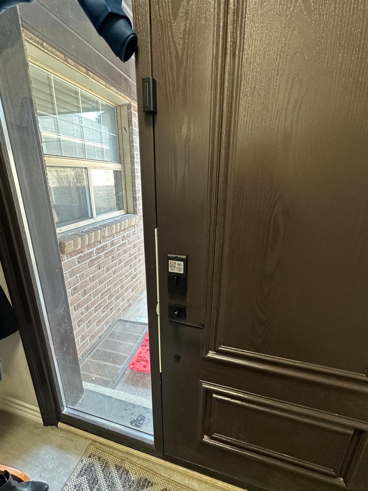 Bottom floor guide and jam prevention alignment