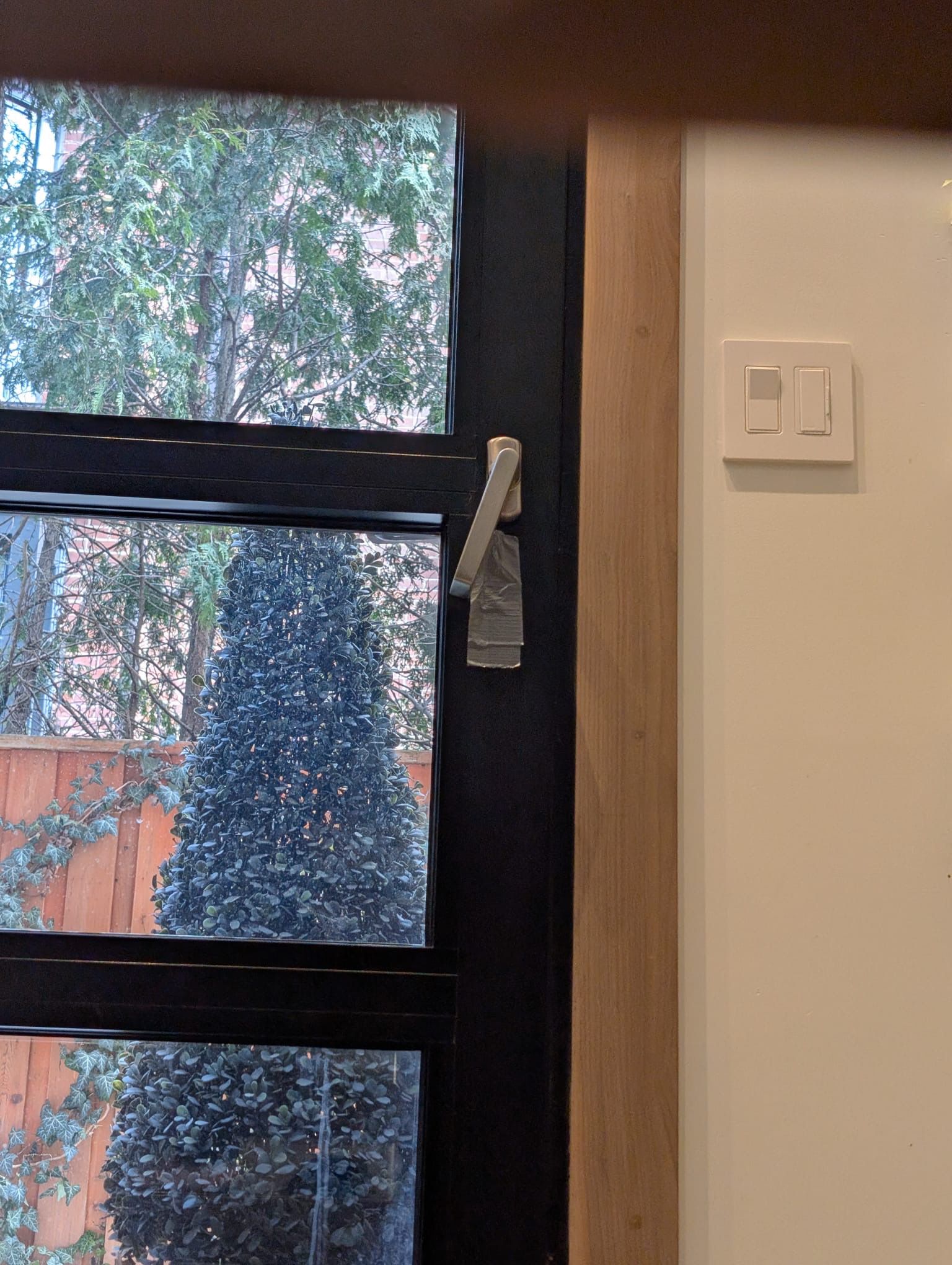 Electronic deadbolt and handleset pair
